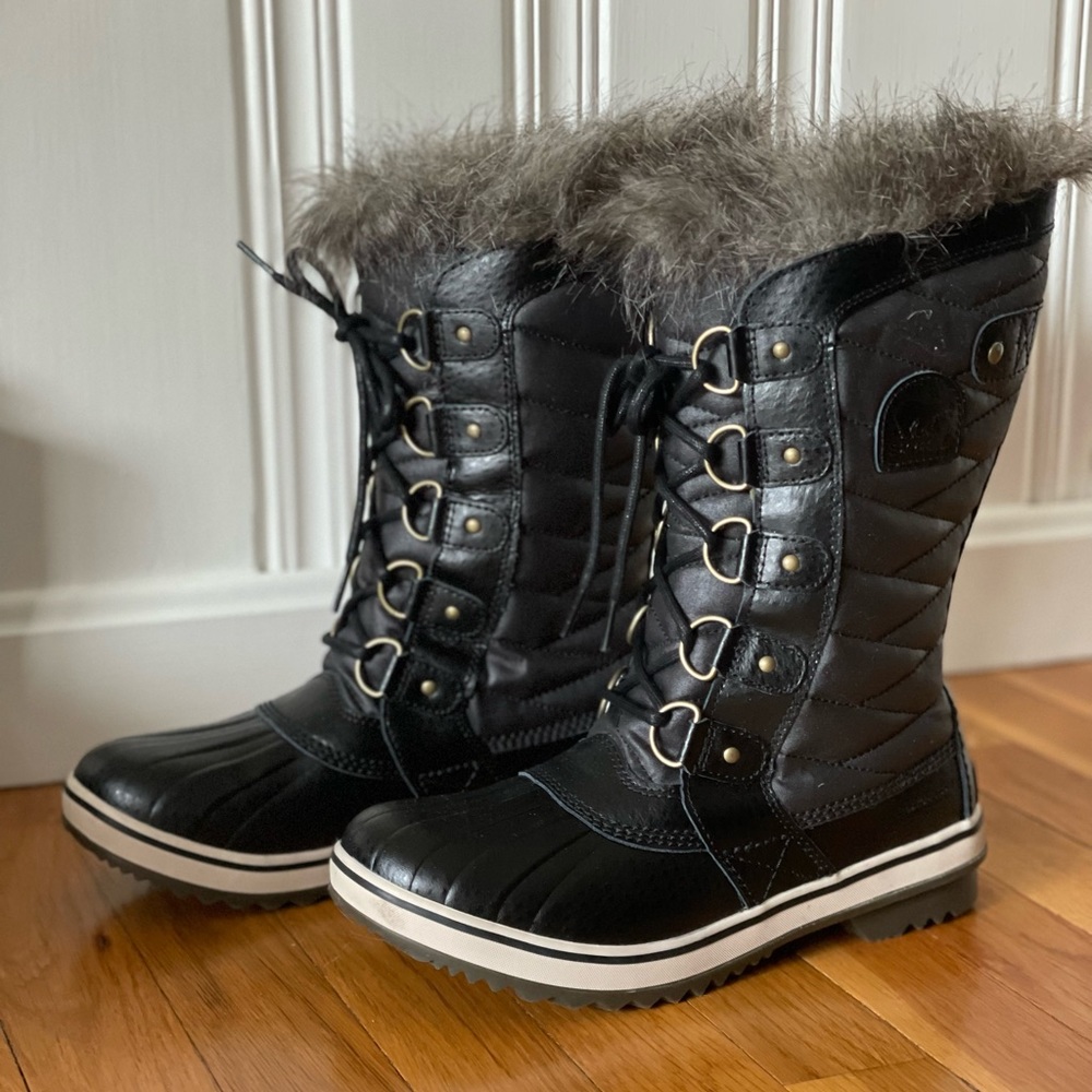 Sorel Tofino II waterproof insulated boots.